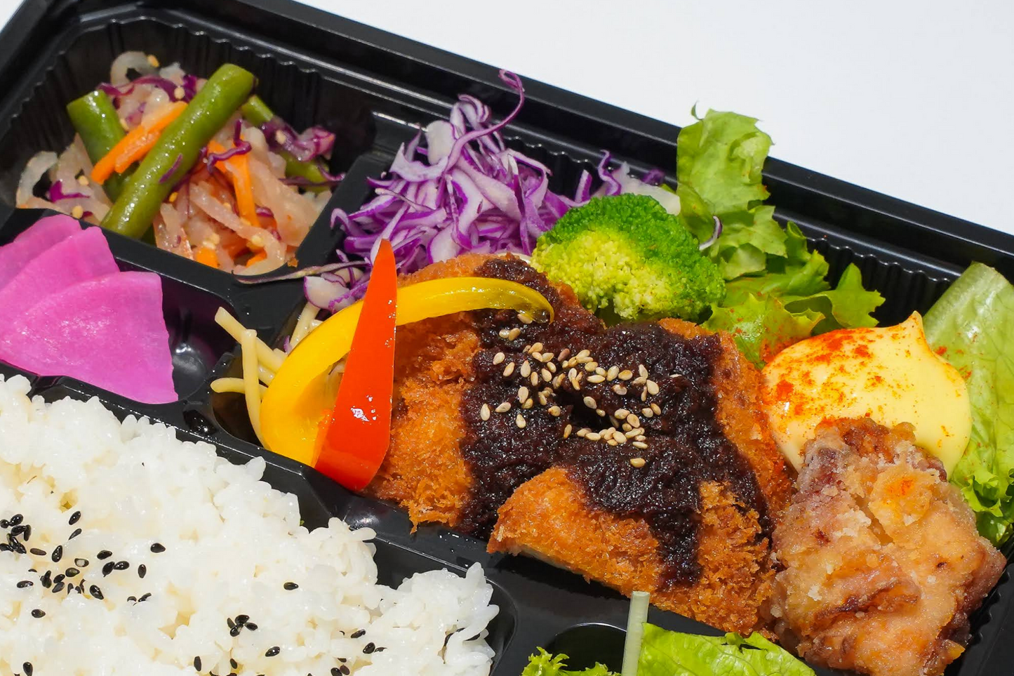 豚ヒレカツと唐揚げ弁当