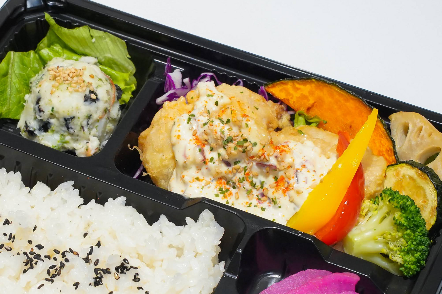 赤魚のフリットとお野菜自家製タルタル弁当