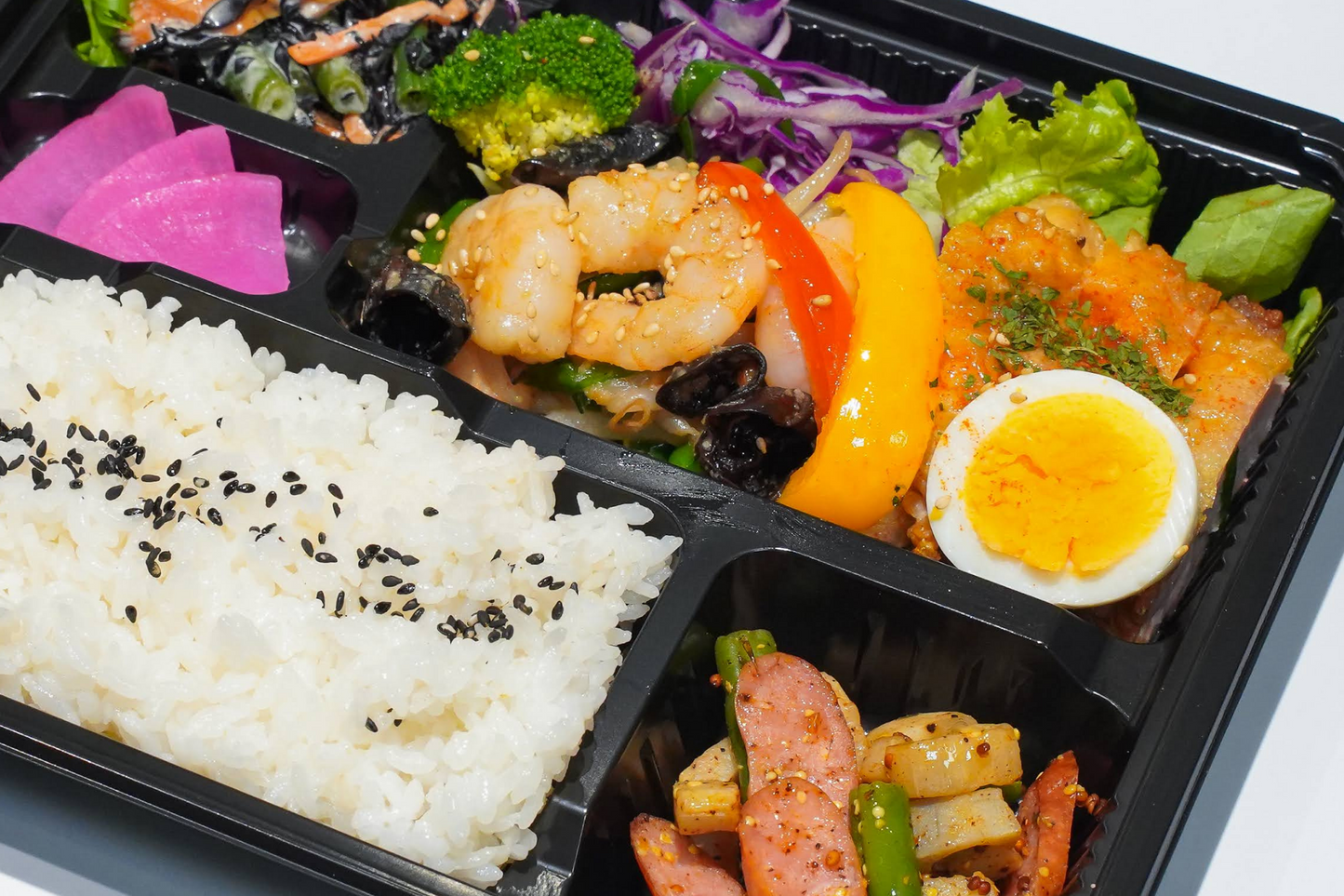 タイ風鶏の照り焼きのオリエンタル弁当