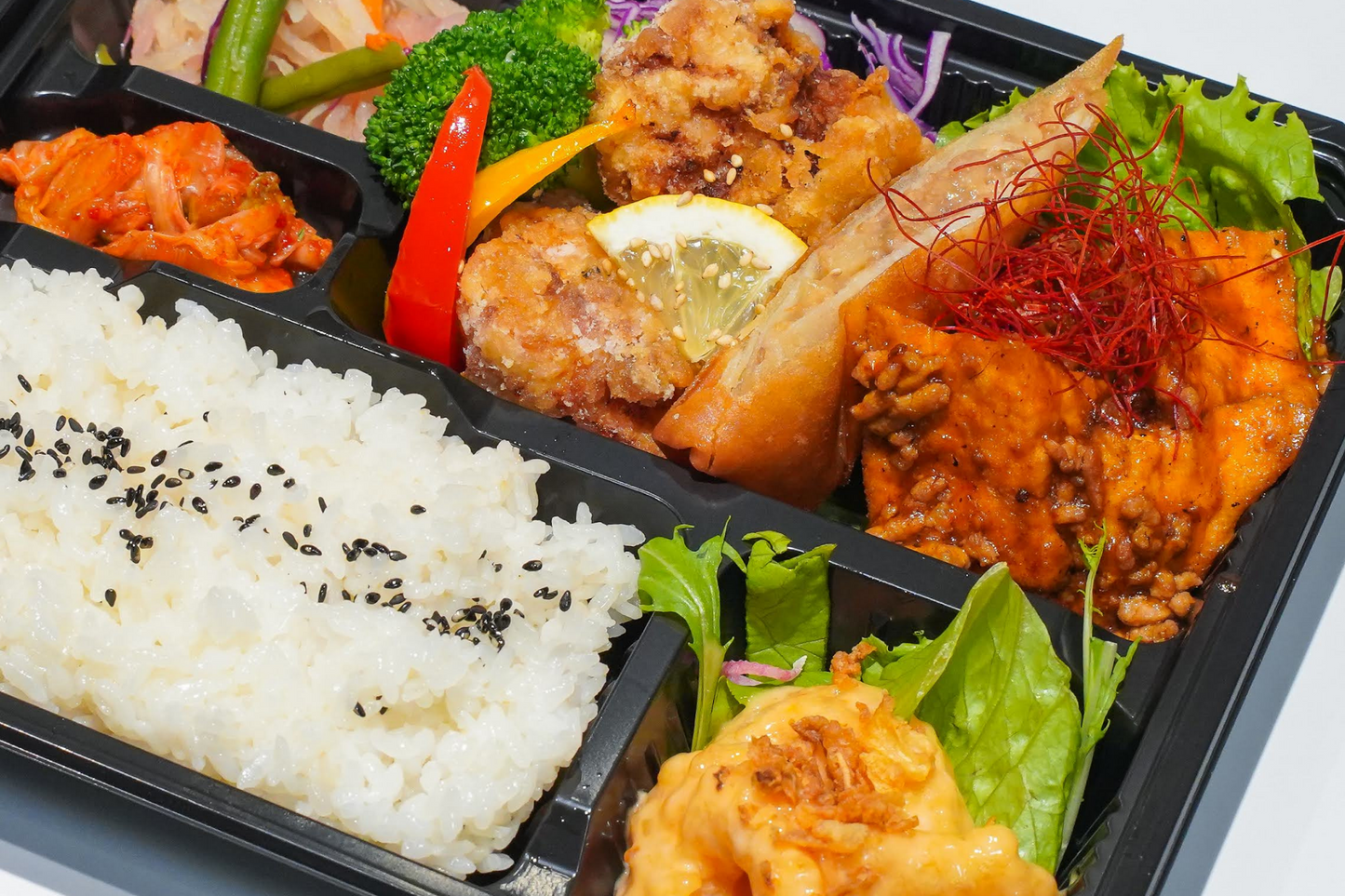 マーボ―豆腐とエビマヨの中華弁当